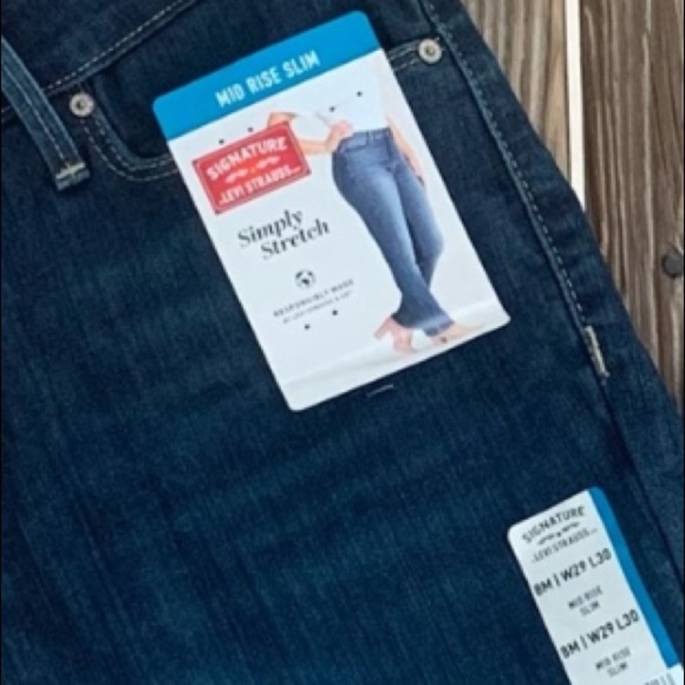 NWT Levi Signature Mid Rise Slim Jeans